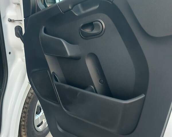 Білий Рено Мастєр, об'ємом двигуна 2.3 л та пробігом 257 тис. км за 17900 $, фото 32 на Automoto.ua