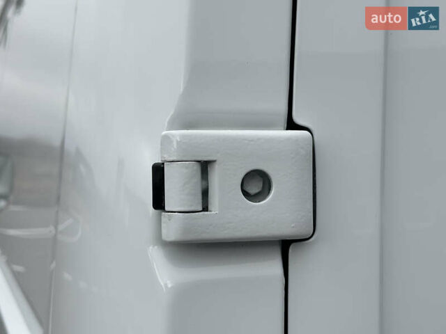 Белый Рено Мастер, объемом двигателя 2.3 л и пробегом 240 тыс. км за 18500 $, фото 29 на Automoto.ua