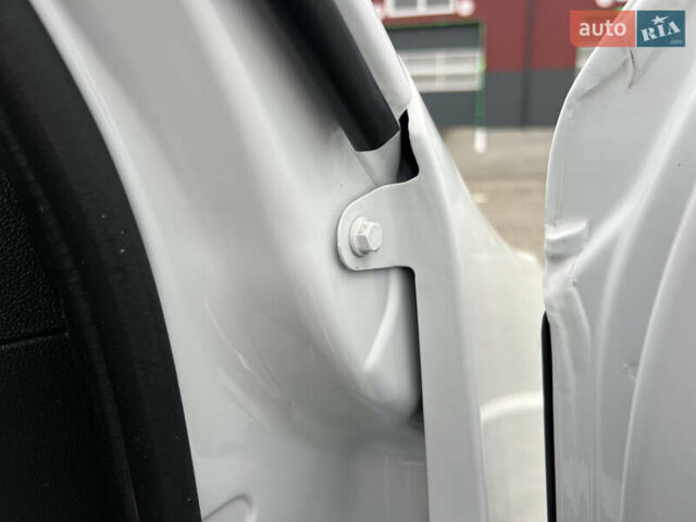 Белый Рено Мастер, объемом двигателя 2.3 л и пробегом 233 тыс. км за 17900 $, фото 126 на Automoto.ua