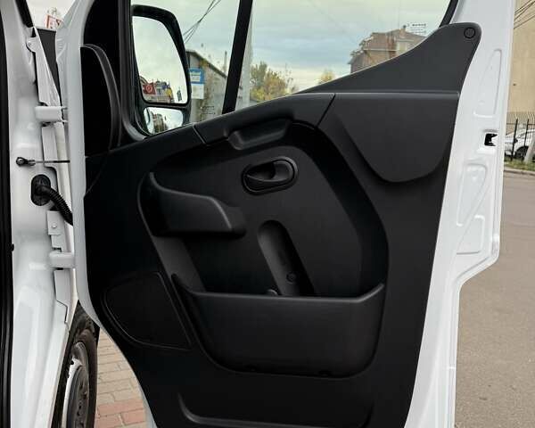 Білий Рено Мастєр, об'ємом двигуна 2.3 л та пробігом 248 тис. км за 20950 $, фото 42 на Automoto.ua