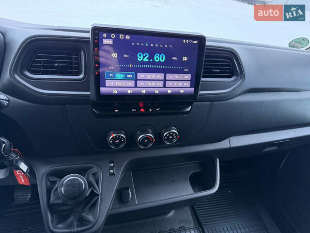 Белый Рено Мастер, объемом двигателя 2.3 л и пробегом 129 тыс. км за 19700 $, фото 56 на Automoto.ua