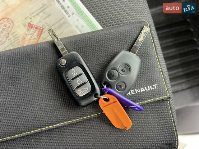 Белый Рено Мастер, объемом двигателя 2.3 л и пробегом 233 тыс. км за 17900 $, фото 118 на Automoto.ua