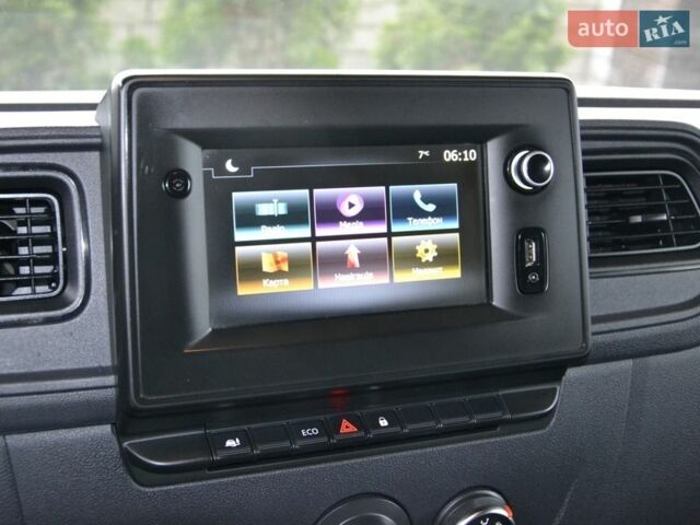 Белый Рено Мастер, объемом двигателя 2.3 л и пробегом 292 тыс. км за 19500 $, фото 12 на Automoto.ua