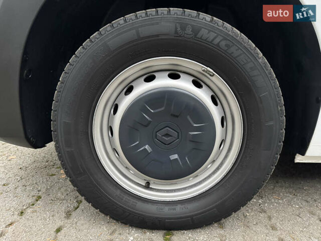 Белый Рено Мастер, объемом двигателя 2.3 л и пробегом 66 тыс. км за 25800 $, фото 18 на Automoto.ua