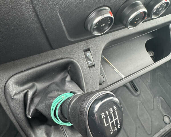 Білий Рено Мастєр, об'ємом двигуна 2.3 л та пробігом 203 тис. км за 18800 $, фото 26 на Automoto.ua