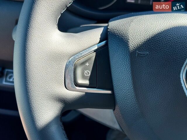 Белый Рено Мастер, объемом двигателя 2.3 л и пробегом 160 тыс. км за 24599 $, фото 17 на Automoto.ua