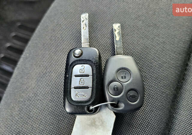 Белый Рено Мастер, объемом двигателя 2.3 л и пробегом 352 тыс. км за 17900 $, фото 13 на Automoto.ua