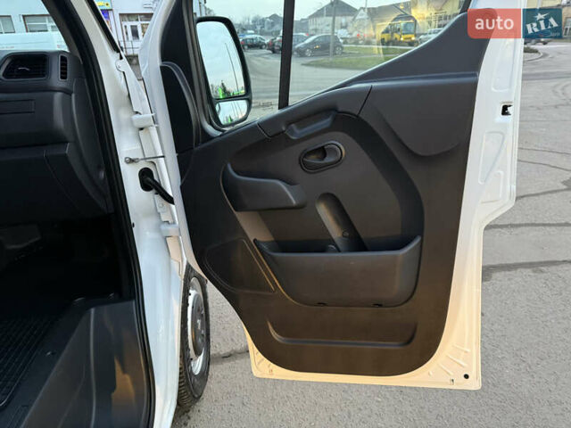 Белый Рено Мастер, объемом двигателя 0 л и пробегом 252 тыс. км за 18800 $, фото 37 на Automoto.ua