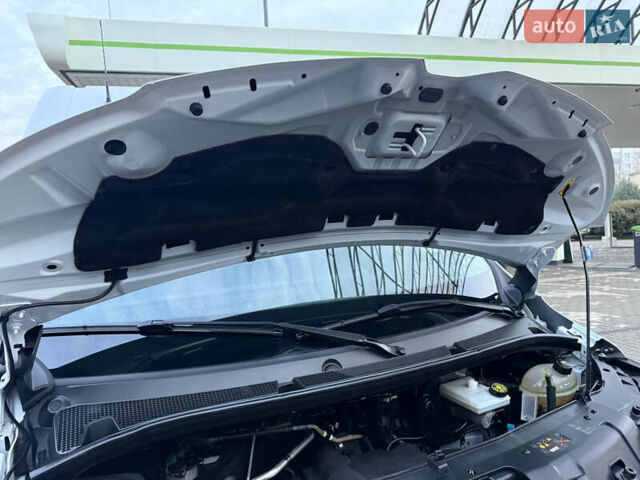 Белый Рено Мастер, объемом двигателя 0 л и пробегом 252 тыс. км за 18800 $, фото 81 на Automoto.ua