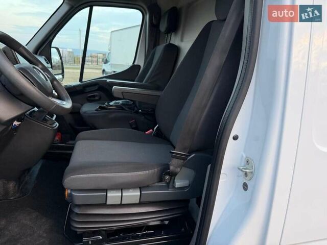 Белый Рено Мастер, объемом двигателя 2.3 л и пробегом 176 тыс. км за 21300 $, фото 14 на Automoto.ua
