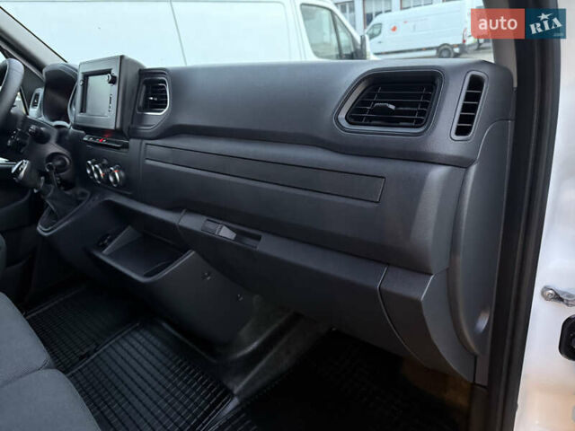 Белый Рено Мастер, объемом двигателя 0 л и пробегом 252 тыс. км за 18800 $, фото 42 на Automoto.ua