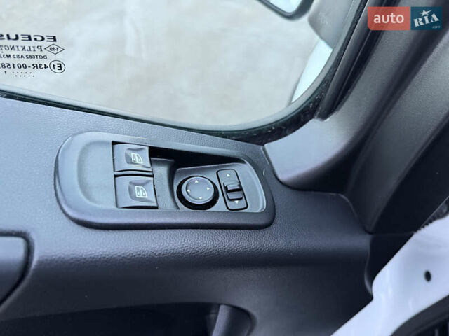 Білий Рено Мастєр, об'ємом двигуна 2.3 л та пробігом 233 тис. км за 27200 $, фото 50 на Automoto.ua