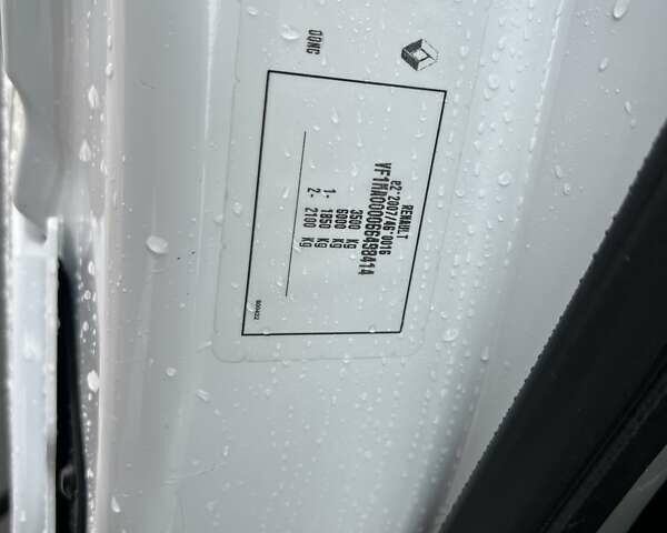 Белый Рено Мастер, объемом двигателя 2.3 л и пробегом 273 тыс. км за 18950 $, фото 50 на Automoto.ua