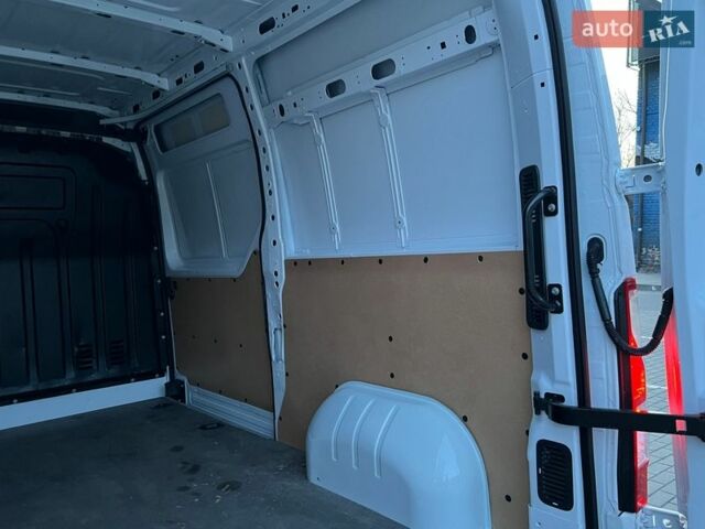 Белый Рено Мастер, объемом двигателя 2.3 л и пробегом 242 тыс. км за 18999 $, фото 19 на Automoto.ua