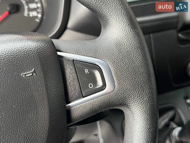 Белый Рено Мастер, объемом двигателя 2.3 л и пробегом 228 тыс. км за 17900 $, фото 25 на Automoto.ua