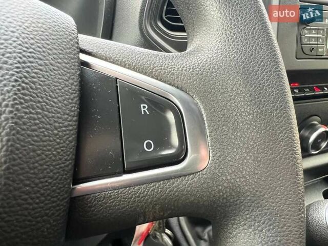 Белый Рено Мастер, объемом двигателя 2.3 л и пробегом 293 тыс. км за 24999 $, фото 71 на Automoto.ua