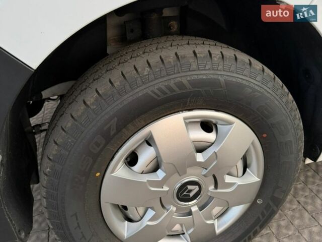 Белый Рено Мастер, объемом двигателя 0 л и пробегом 84 тыс. км за 23500 $, фото 22 на Automoto.ua