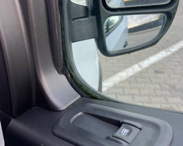 Белый Рено Мастер, объемом двигателя 2.3 л и пробегом 189 тыс. км за 18555 $, фото 14 на Automoto.ua