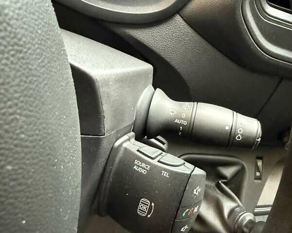 Білий Рено Мастєр, об'ємом двигуна 2.3 л та пробігом 209 тис. км за 18700 $, фото 48 на Automoto.ua