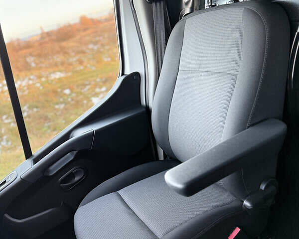 Белый Рено Мастер, объемом двигателя 2.3 л и пробегом 230 тыс. км за 19950 $, фото 32 на Automoto.ua