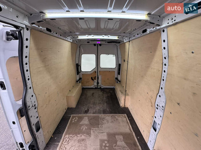 Белый Рено Мастер, объемом двигателя 2.3 л и пробегом 242 тыс. км за 21000 $, фото 23 на Automoto.ua