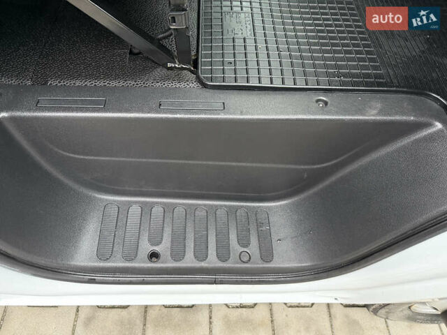 Білий Рено Мастєр, об'ємом двигуна 2.3 л та пробігом 98 тис. км за 27300 $, фото 54 на Automoto.ua