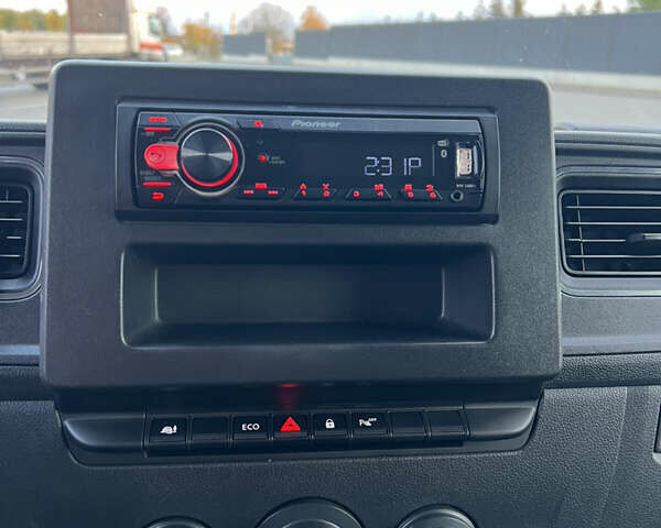 Белый Рено Мастер, объемом двигателя 2.3 л и пробегом 189 тыс. км за 18555 $, фото 18 на Automoto.ua