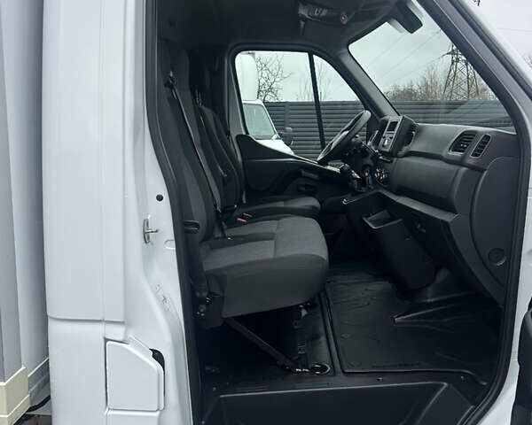 Белый Рено Мастер, объемом двигателя 2.3 л и пробегом 36 тыс. км за 25600 $, фото 42 на Automoto.ua