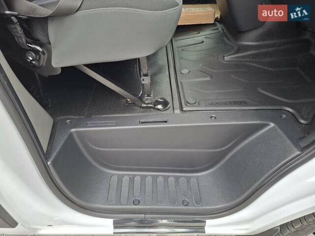 Білий Рено Мастєр, об'ємом двигуна 2.3 л та пробігом 240 тис. км за 18456 $, фото 26 на Automoto.ua