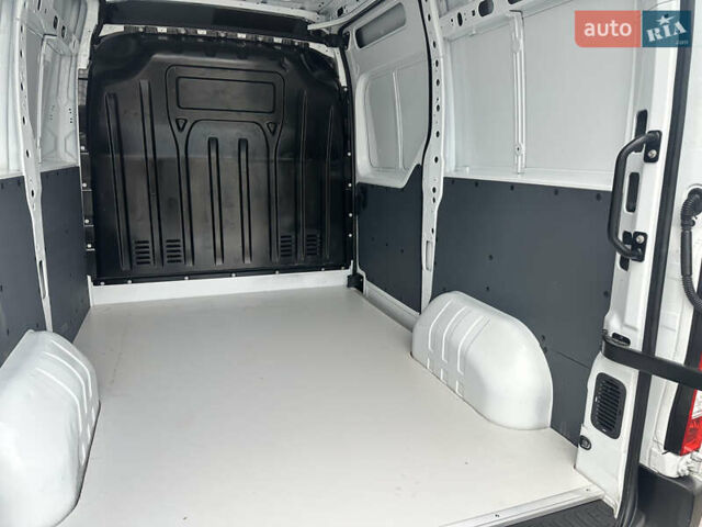 Белый Рено Мастер, объемом двигателя 2.3 л и пробегом 240 тыс. км за 18500 $, фото 104 на Automoto.ua