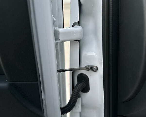 Білий Рено Мастєр, об'ємом двигуна 2.3 л та пробігом 175 тис. км за 19600 $, фото 36 на Automoto.ua