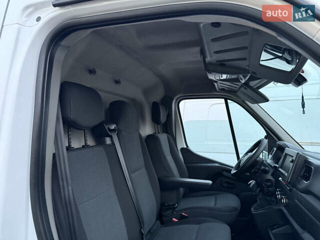 Белый Рено Мастер, объемом двигателя 0 л и пробегом 252 тыс. км за 18800 $, фото 51 на Automoto.ua