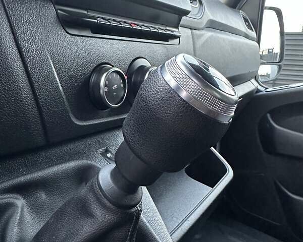 Белый Рено Мастер, объемом двигателя 2.3 л и пробегом 290 тыс. км за 25200 $, фото 37 на Automoto.ua