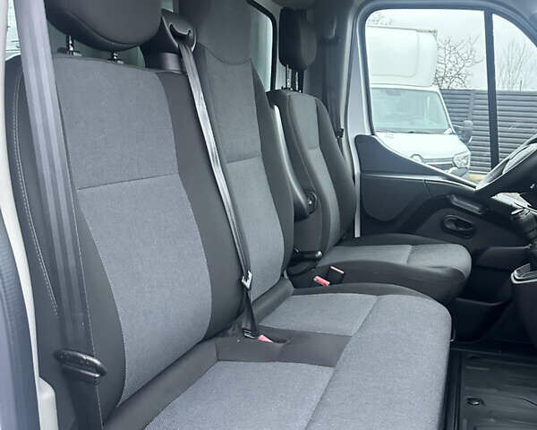 Белый Рено Мастер, объемом двигателя 2.3 л и пробегом 36 тыс. км за 25600 $, фото 43 на Automoto.ua