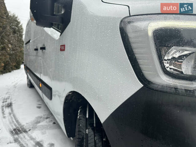 Белый Рено Мастер, объемом двигателя 2.3 л и пробегом 253 тыс. км за 20999 $, фото 7 на Automoto.ua