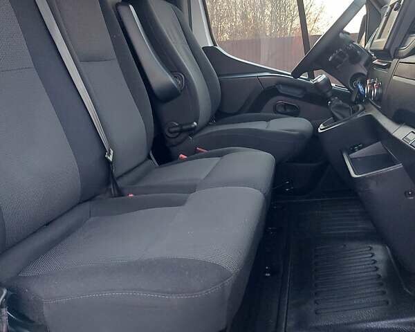 Білий Рено Мастєр, об'ємом двигуна 2.3 л та пробігом 257 тис. км за 17900 $, фото 41 на Automoto.ua