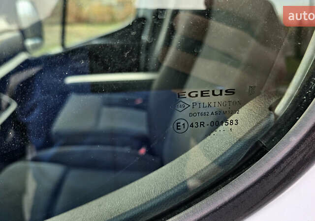 Белый Рено Мастер, объемом двигателя 2.3 л и пробегом 352 тыс. км за 17900 $, фото 18 на Automoto.ua