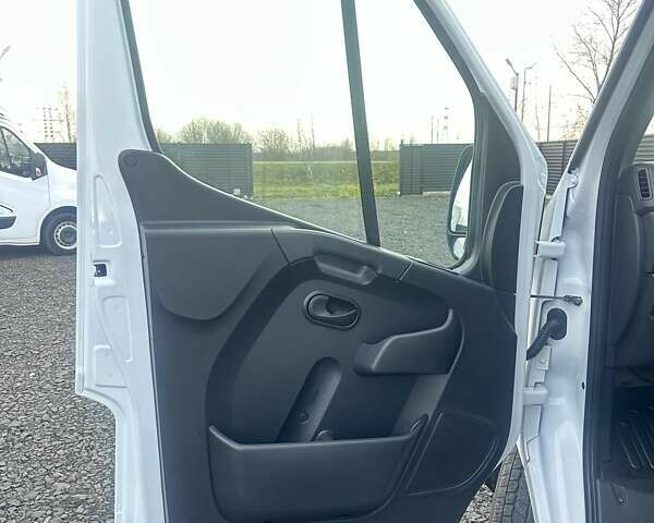 Белый Рено Мастер, объемом двигателя 2.3 л и пробегом 290 тыс. км за 25200 $, фото 22 на Automoto.ua