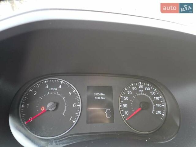 Белый Рено Мастер, объемом двигателя 2.3 л и пробегом 206 тыс. км за 21000 $, фото 22 на Automoto.ua