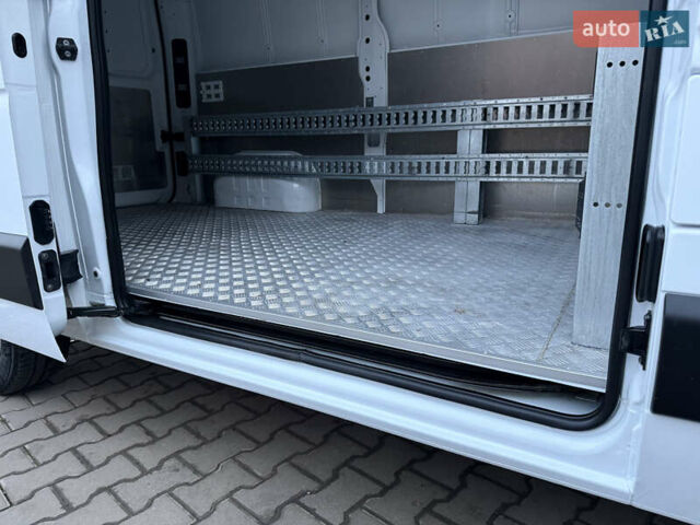 Белый Рено Мастер, объемом двигателя 0 л и пробегом 252 тыс. км за 18800 $, фото 72 на Automoto.ua