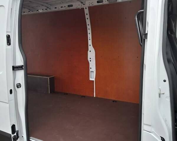 Белый Рено Мастер, объемом двигателя 2.3 л и пробегом 241 тыс. км за 19800 $, фото 26 на Automoto.ua