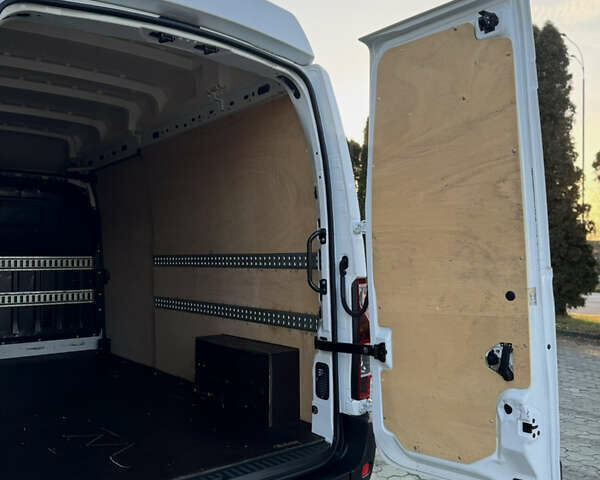 Белый Рено Мастер, объемом двигателя 2.3 л и пробегом 210 тыс. км за 19500 $, фото 42 на Automoto.ua