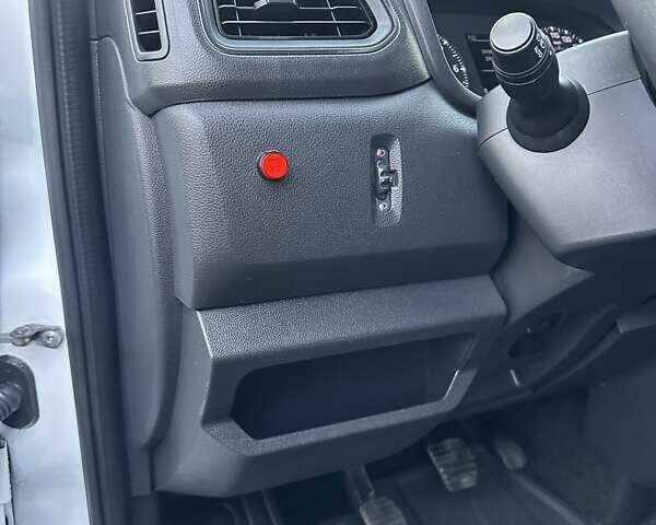 Белый Рено Мастер, объемом двигателя 2.3 л и пробегом 290 тыс. км за 25200 $, фото 33 на Automoto.ua