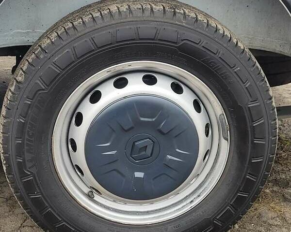 Белый Рено Мастер, объемом двигателя 2.3 л и пробегом 178 тыс. км за 20800 $, фото 3 на Automoto.ua