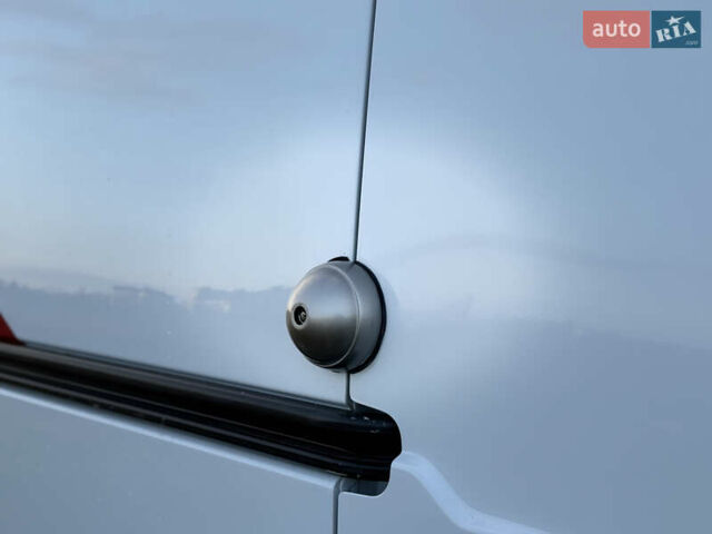 Белый Рено Мастер, объемом двигателя 2.3 л и пробегом 230 тыс. км за 19950 $, фото 10 на Automoto.ua