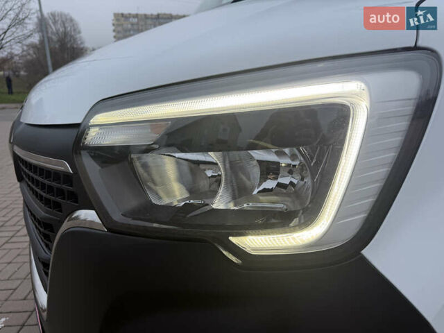 Білий Рено Мастєр, об'ємом двигуна 2.3 л та пробігом 239 тис. км за 22799 $, фото 40 на Automoto.ua