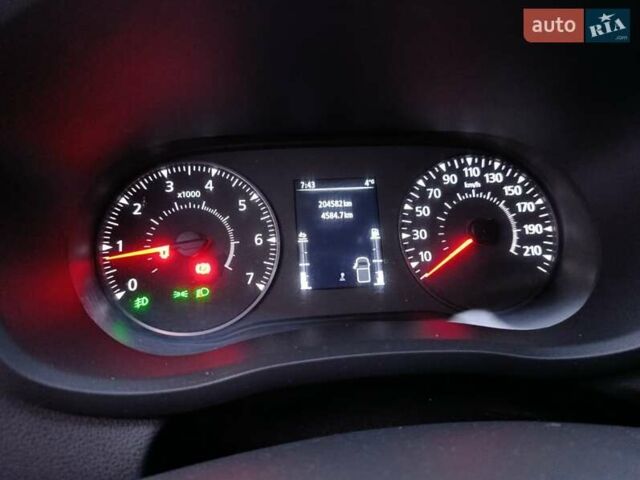 Білий Рено Мастєр, об'ємом двигуна 2.3 л та пробігом 204 тис. км за 25677 $, фото 40 на Automoto.ua