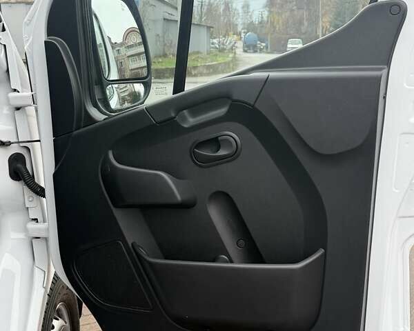 Белый Рено Мастер, объемом двигателя 2.3 л и пробегом 185 тыс. км за 23850 $, фото 43 на Automoto.ua