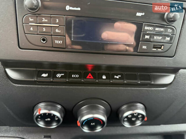 Белый Рено Мастер, объемом двигателя 2.3 л и пробегом 119 тыс. км за 23800 $, фото 17 на Automoto.ua