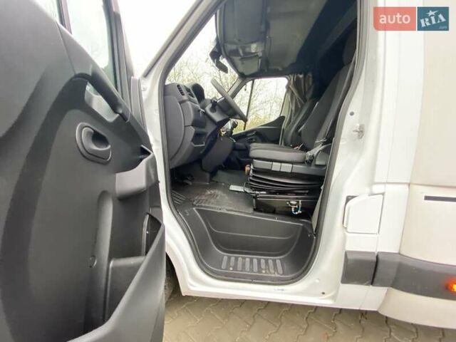 Белый Рено Мастер, объемом двигателя 0 л и пробегом 267 тыс. км за 19999 $, фото 31 на Automoto.ua